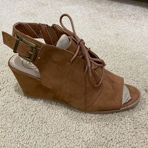 NWOT Brown suede wedges
